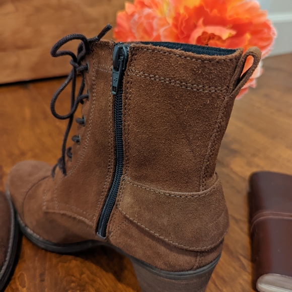Taos Women's Laka Brown Suede Boot, Sz. 9-9.5, 40 European. - Picture 5 of 14
